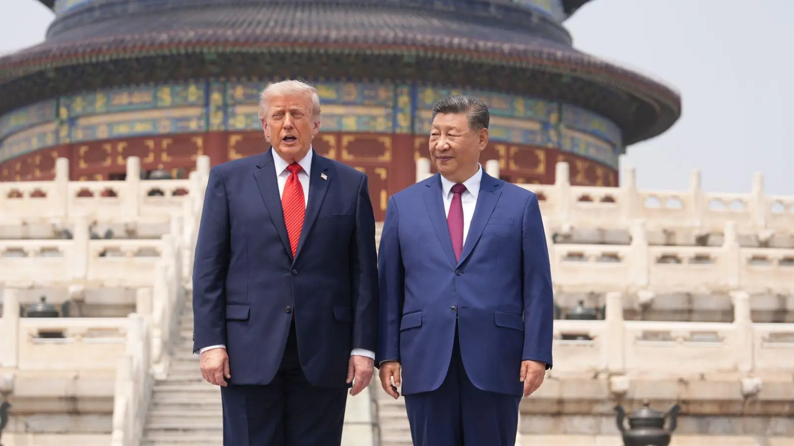 Nach den ersten Gesprächen zeigte Xi Trump den Himmelstempel in Peking. (Foto: Mark Schiefelbein/AP/dpa)