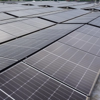 30 Dachsolaranlagen betreibt die Bürgersolar. Viele Sonnenstunden bescherten für 2025 eines der bislang besten Jahresergebnisse. (Symbolbild: Andrea Walke)