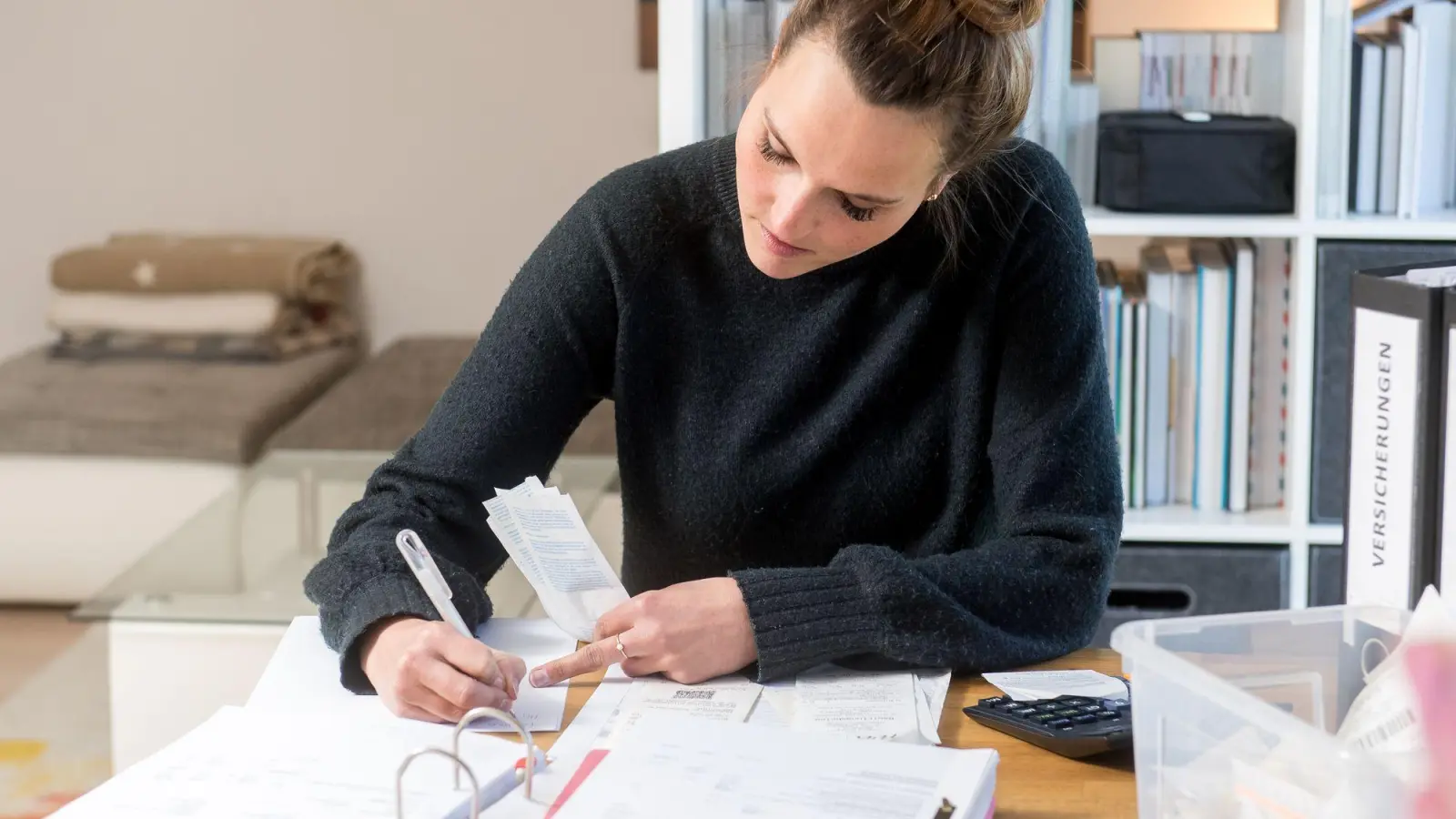 Wie hoch der Steuervorteil durch die rückwirkende Erhöhung des Grundfreibetrags ausfällt, hängt von den persönlichen Lebensumständen und dem eigenen Einkommen ab. (Foto: Benjamin Nolte/dpa-tmn)