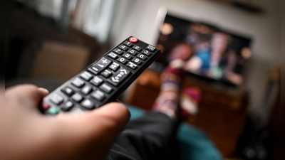 Viele Haushalte können bis Ende Mai entscheiden, ob sie ihren Kabel-TV-Vertrag kündigen oder verlängern möchten. (Foto: Britta Pedersen/dpa-Zentralbild/dpa-tmn)