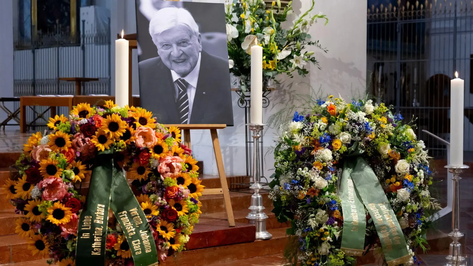 Vertreter aus Politik, Kirche und Wissenschaft haben in der Münchner Frauenkirche Abschied von Hans Maier genommen. Der CSU-Politiker war am 8. Juni im Alter von 94 Jahren gestorben.  (Foto: Sven Hoppe/dpa)