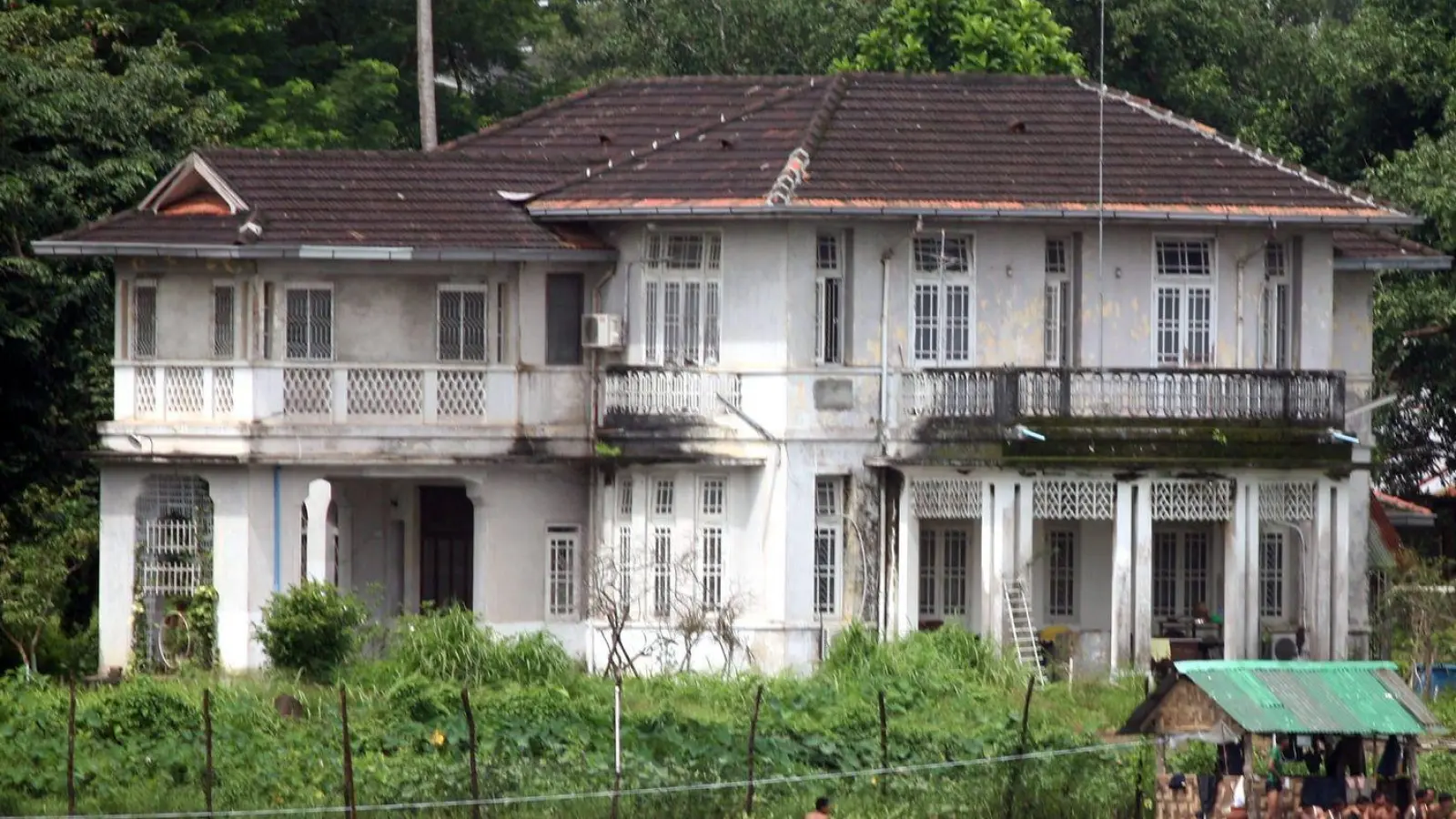 Die Mutter von Aung San Suu Kyi hatte die Villa nach der Ermordung des Vaters, General Aung San, 1947 von Birmas damaliger Regierung erhalten. (Foto: Nyein Chan Naing/epa/dpa)