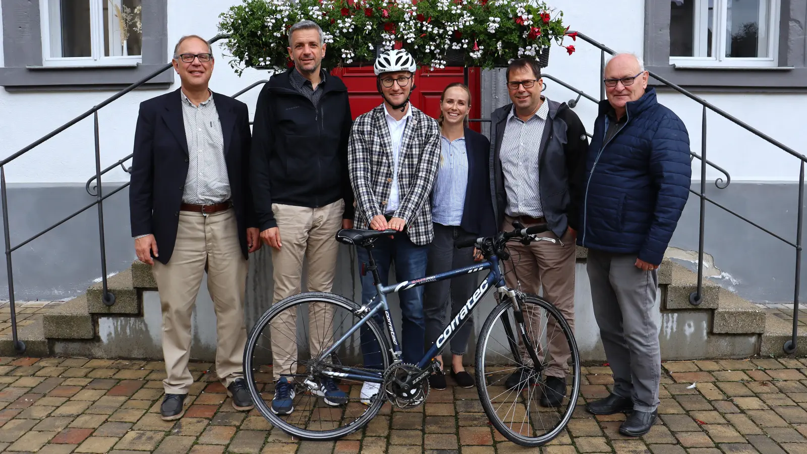 Laden Bürgerinnen, Bürger und Interessierte ein (v. li.): Michael Dörr, Stefan Bach, Marco Meier, Svenja Schäfer, Stefan Bußinger und Willi Albrecht. (Foto: Antonia Müller)