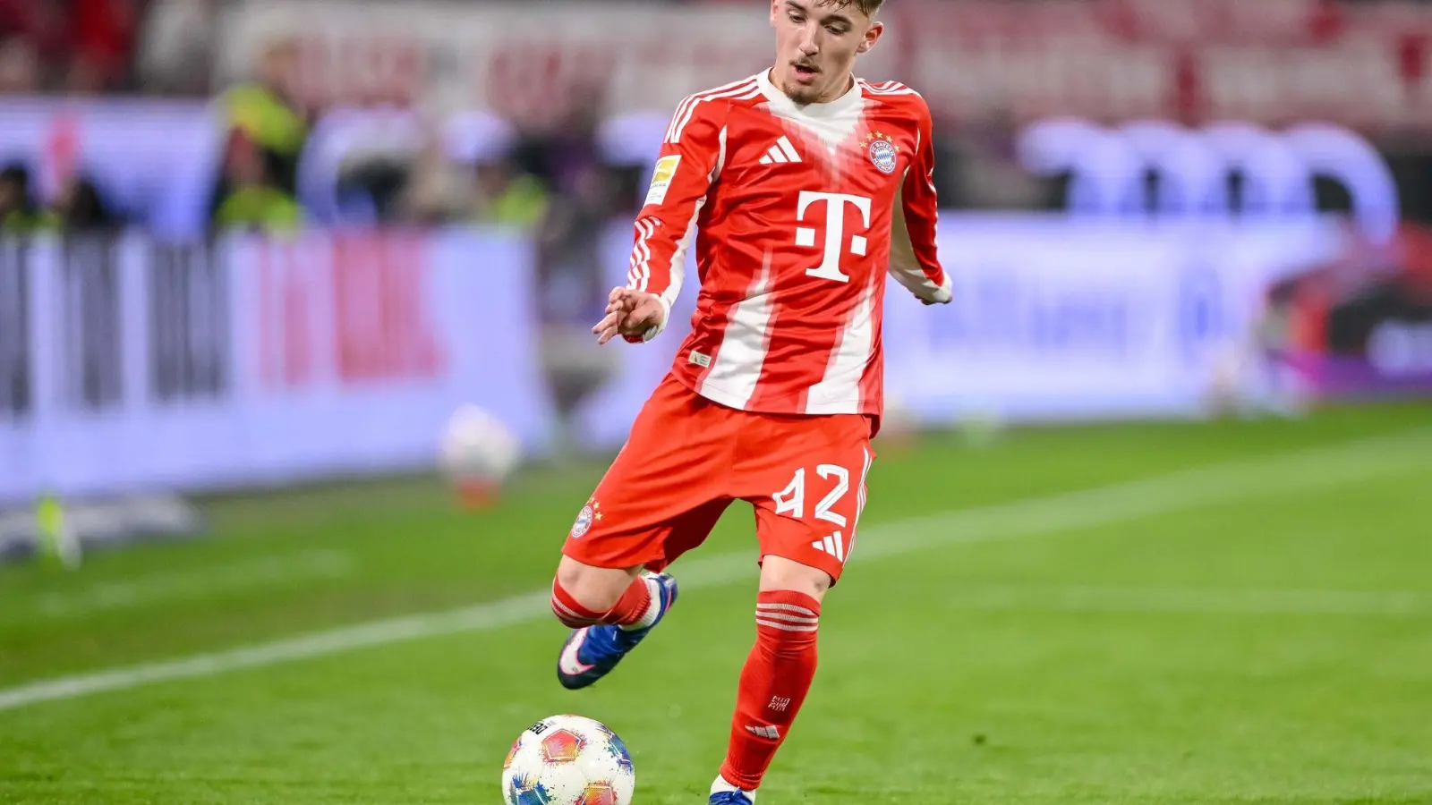 Darf womöglich bald auch das DFB-Trikot tragen: Bayerns Jungstar Lennart Karl. (Archivbild) (Foto: Harry Langer/dpa)