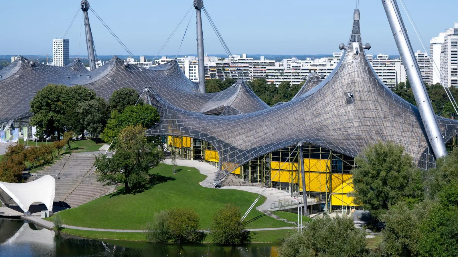 Das Zeltdach im Olympiapark ist ein ikonisches Wahrzeichen der Stadt geworden (Archivbild). (Foto: Sven Hoppe/dpa)