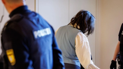 Den beiden Angeklagten wird unter anderem Hausfriedensbruch und Nötigung vorgeworfen.  (Foto: Daniel Karmann/dpa)