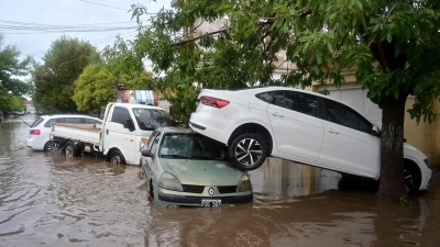 Das Unwetter hat für viel Zerstörung gesorgt.  (Foto: Juan Sebastian Lobos/AP/dpa)