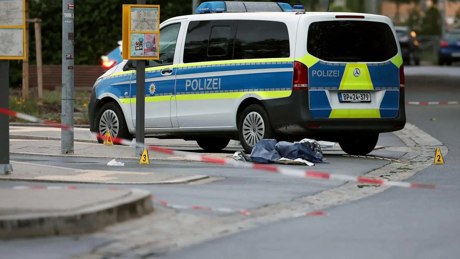 An einem Bahnhof in Lauf an der Pegnitz bei Nürnberg kam es Ende Juni 2024 zu dem Polizeieinsatz. (Archivbild) (Foto: Daniel Löb/dpa)