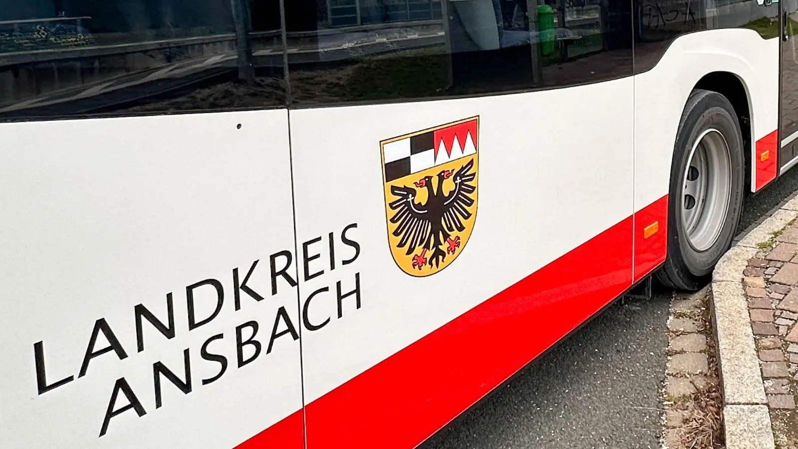 Im Landkreis Ansbach verkehren wahrscheinlich schon bald weniger Linienbusse. Kaum genutzte Fahrten werden gestrichen, wenn der Kreisausschuss zustimmt.  (Symbolbild: Landratsamt Ansbach/Fabian Hähnlein)