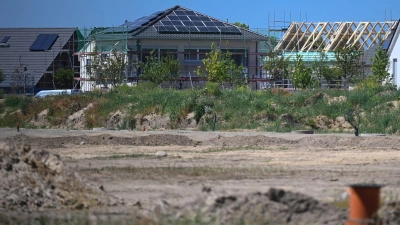 Bungalow oder mehrstöckiges Haus? Die Grundstücksfläche ist bei dieser Frage entscheidend. (Foto: Soeren Stache/dpa-Zentralbild/dpa-tmn)