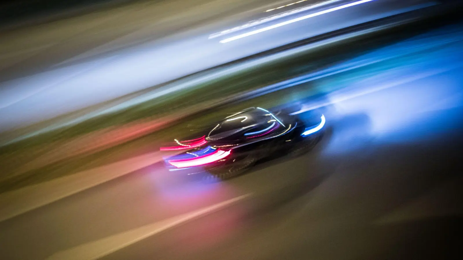 Der 27-Jährige raste viel zu schnell durch Ortschaften. (Symbolbild) (Foto: Frank Rumpenhorst/dpa)