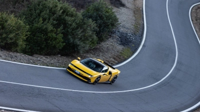 Saus und Braus: Ja, der Ferrari 849 Testarossa ist wahnsinnig teuer - ihm zuzuschauen ist gratis, falls man mal einen sieht. (Foto: Ferrari/dpa-tmn)