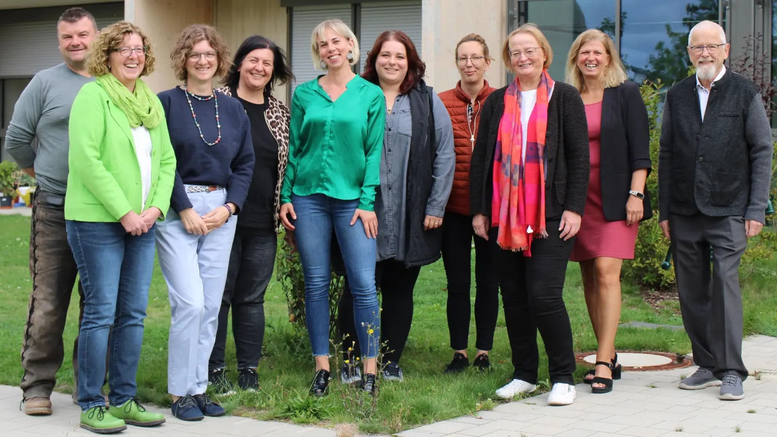 Die Teilhabenden des Runden Tisches (von links): Matthias Wedel (Sozialpsychiatrischer Dienst der Diakonie), Petra Heinlein, Anita Kostenko (beide Verfahrenslotsen am Landratsamt Ansbach), Andera Beranek (Offene Hilfen Diakoneo), Jessica Konwalinka (Projektkoordinatorin „Teilhabe, Freizeit und Bildung” Lebenshilfe Ansbach), Elina Lang (Jugendpflege Dinkelsbühl), Ute Röhrer (Fachstelle Ergänzende unabhängige Teilhabeberatung), Roswitha Fingerhut (Seniorenbeirat und Vorsitzende des Hospizvereins Dinkelsbühl), Antje Krumbholz (Citymanagerin Dinkelsbühl) und Thomas Arbter (Bürgergemeinschaft Hand in Hand e.V.). (Foto: Constantin Prosch)