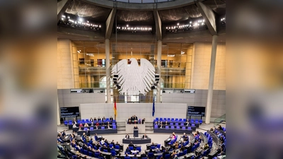 Wäre nächsten Sonntag bereits die Bundestagswahl - in Bayern dürfte die CSU auf lange nicht mehr geglaubte Ergebnisse hoffen. (Illustration) (Foto: Christoph Soeder/dpa)