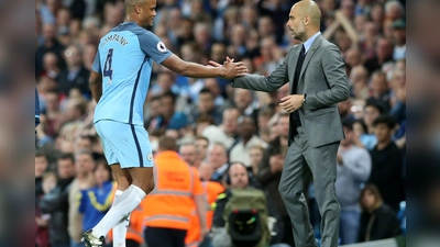 Vincent Kompany (l) war Pep Guardiolas Kapitän bei Manchester City. (Archivbild) (Foto: Martin Rickett/Press Association/dpa)