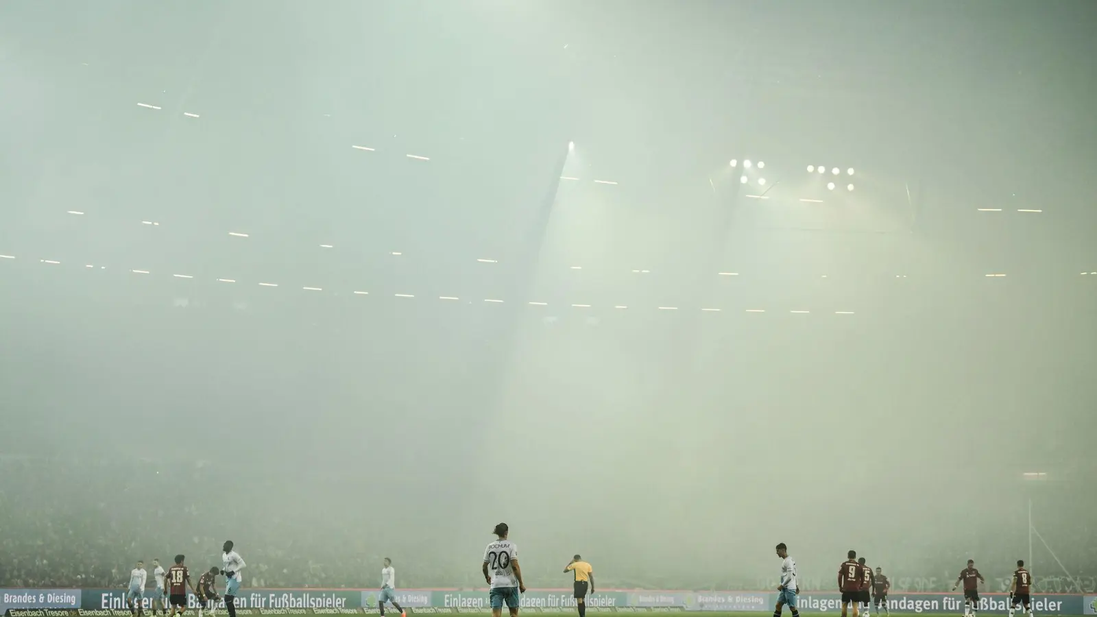 Spielunterbrechung in Hannover. (Foto: Swen Pförtner/dpa)