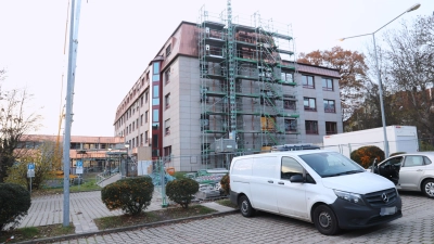 Noch ist am Gebäude der Agentur für Arbeit Baustelle, aber wohl nicht mehr lange. (Foto: Oliver Herbst)