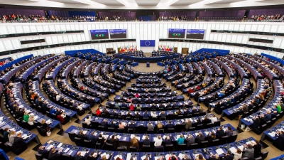 Abstimmungen mit rechten Mehrheiten gab es im Europäischen Parlament zuletzt häufiger - die Intensität der Zusammenarbeit der EVP mit Rechtsaußen-Fraktionen war bislang aber nicht bekannt. (Archivbild) (Foto: Philipp von Ditfurth/dpa)