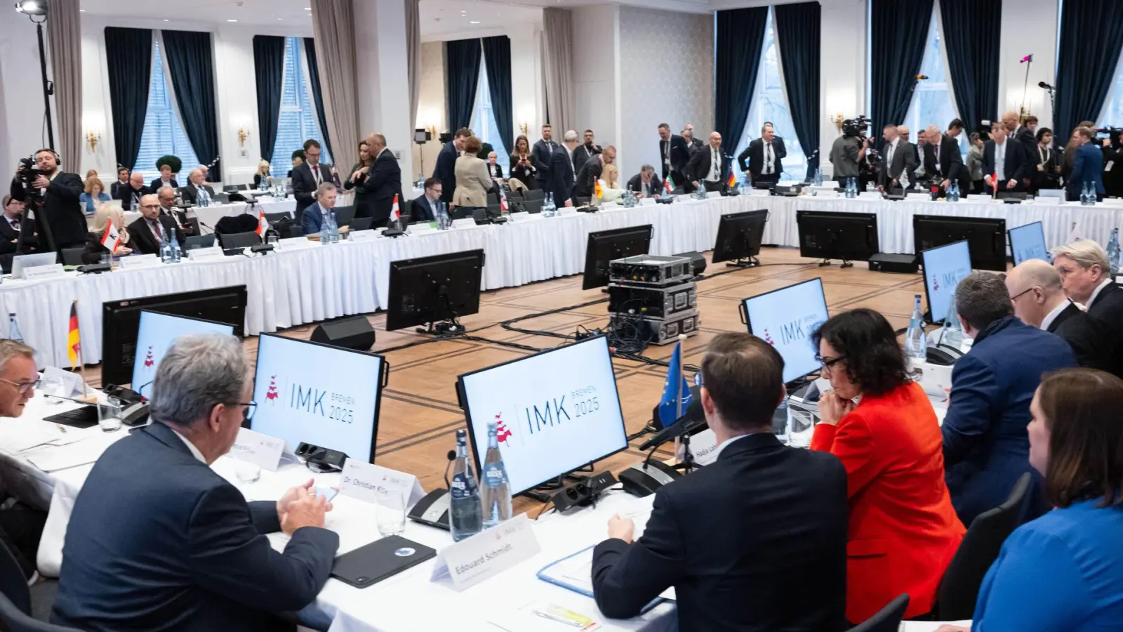Auf der Innenministerkonferenz in Bremen haben die Innenminister über zahlreiche Themen diskutiert - unter anderem über Drohnenabwehr.  (Foto: Sina Schuldt/dpa)