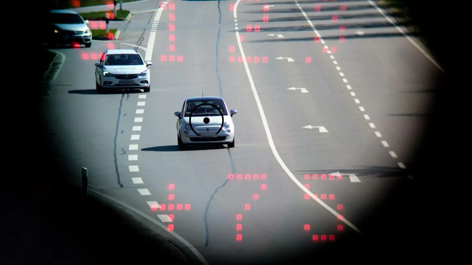 Zu schnell gefahren? Seit dem 1. Juli 2026 gilt für Verkehrsordnungswidrigkeiten eine neue Verjährungsfrist. (Foto: Matthias Balk/dpa/dpa-tmn)