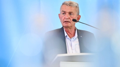 Der Hauptgeschäftsführer der vbm, Bertram Brossardt, erwartet eine harte Tarifrunde. (Archivbild) (Foto: Tobias Hase/dpa)