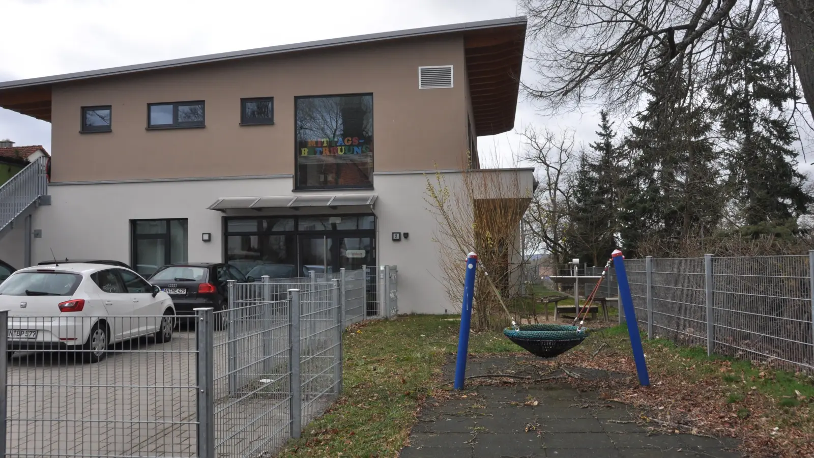 Einiger Platzbedarf: Auf der wenig genutzten Spielfläche neben der Kindertagesstätte Wirbelwind soll ein Erweiterungsbau entstehen. (Archivfoto: Wolfgang Grebenhof)