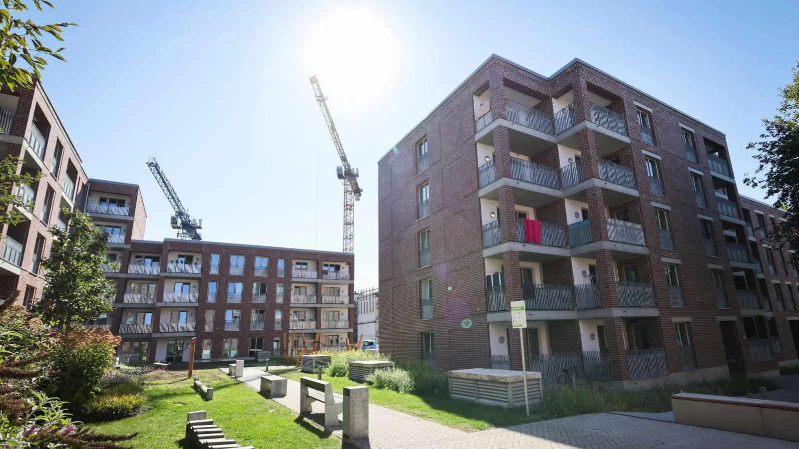 Sind oft sehr beliebt: Wohnungen von Genossenschaften. (Foto: Christian Charisius/dpa/dpa-tmn)