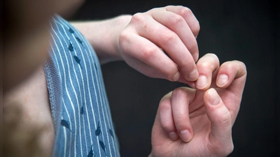 Körperfokussierte repetitive Verhaltensweisen sind weit verbreitet: Sie dienen oft als Bewältigungsstrategie für Stress, Anspannung oder unangenehme Gefühle. (Foto: Andrea Warnecke/dpa-tmn)