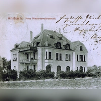 Diese historische Postkarte zeigt den Kindergarten in der Türkenstraße, einst „Kinderbewahranstalt” genannt: Rund 200 Mädchen und Buben wurden im Jahr 1926 in dem eleganten Anwesen betreut. (Foto: Sammlung Martin Schuster)
