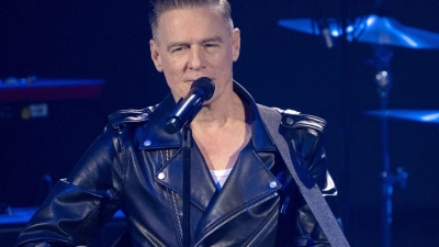 Bryan Adams, Musiker, singt während der TV-Spendengala „Ein Herz für Kinder”. (Foto: Sebastian Christoph Gollnow/dpa/Archivbild)