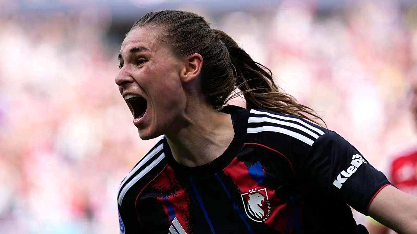 Jule Brand führte Lyon ins Finale der Champions League.  (Foto: Laurent Cipriani/AP/dpa)