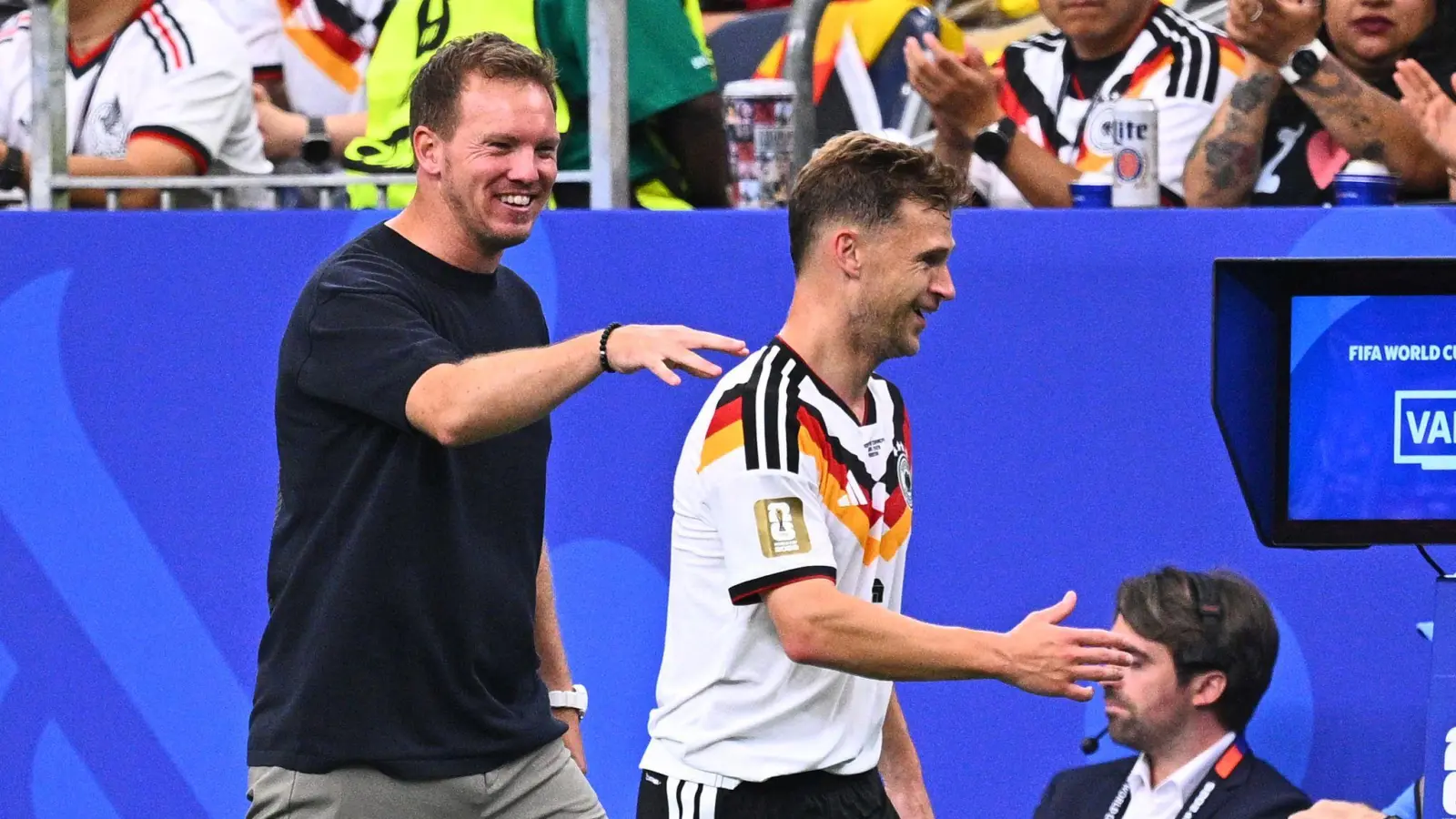 Nagelsmann und Kimmich pflegen einen engen Austauch zu den WM-Planungen. (Archivbild)  (Foto: Tom Weller/dpa)