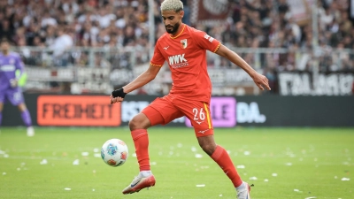 Wird erneut verliehen: Elias Saad vom FC Augsburg (Archivbild) (Foto: Christian Charisius/dpa)