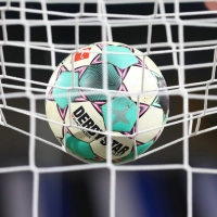 Mit 5:1 bezwang der SV Weinberg Ligakonkurrent Stuttgarter Kickers im vorletzten Testspiel vor Saisonbeginn. (Symbolbild: Friso Gentsch/dpa)