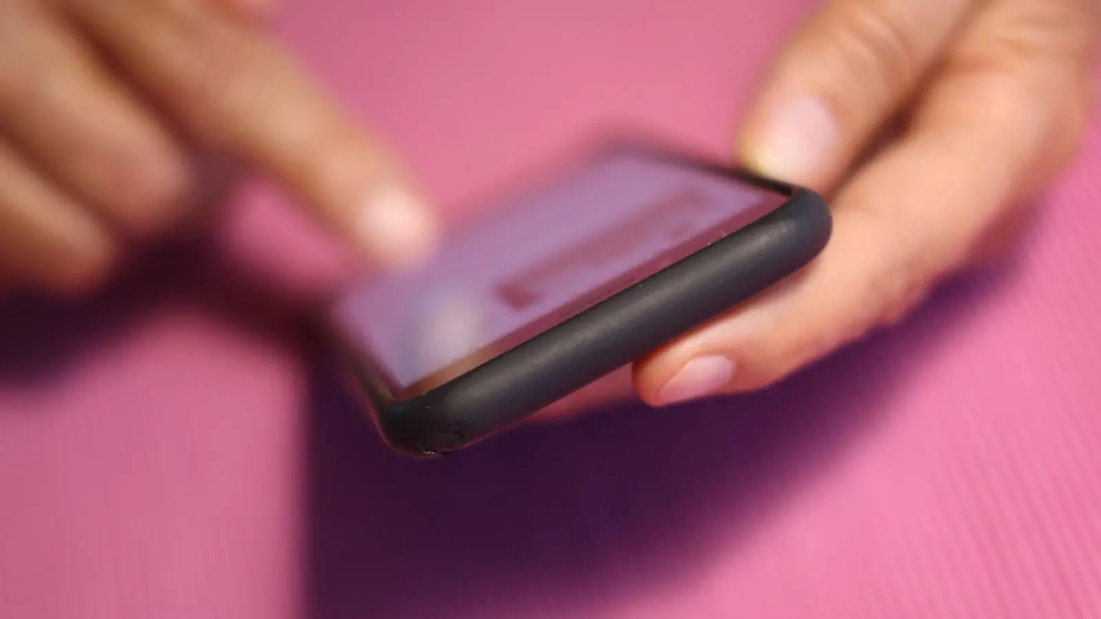 iPhone-Nutzer können in den iOS-Einstellungen jede Menge hilfreiche Schutzfunktionen für den Alltag finden.  (Foto: Karl-Josef Hildenbrand/dpa/dpa-tmn)
