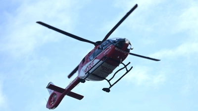 Der verunglückte Turner wurde mit dem Rettungshubschrauber in eine Unfallklinik gebracht. (Symbolbild) (Foto: Elisa Schu/dpa)