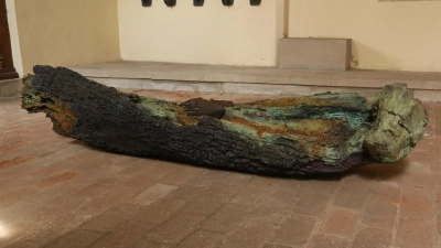 „Mare a Ters“ erinnert nicht wenig an einen verbrannten menschlichen Körper. Einzig das Gesicht ist noch erkennbar in seiner gequälten und zugleich fragenden Pose. (Foto: Martina Kramer)