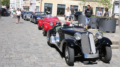 Die automobilen Schätze ernteten bewundernde Blicke. (Foto: Alexander Biernoth)
