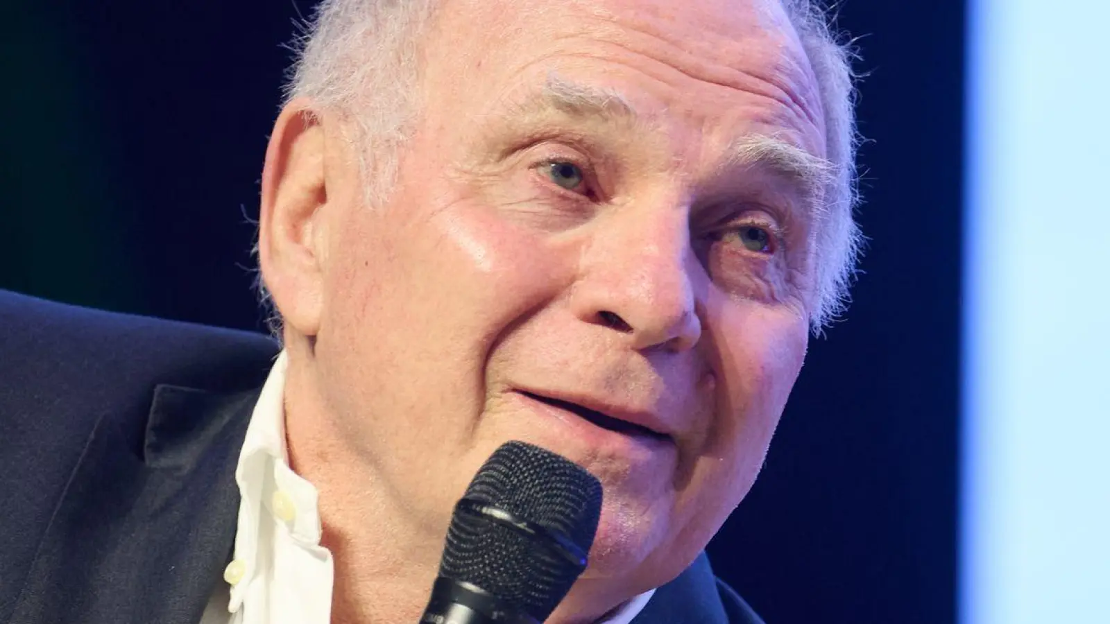 Uli Hoeneß: „Wir spielen dieses Spiel für unsere Fans.“ (Foto: Bernd Thissen/dpa)