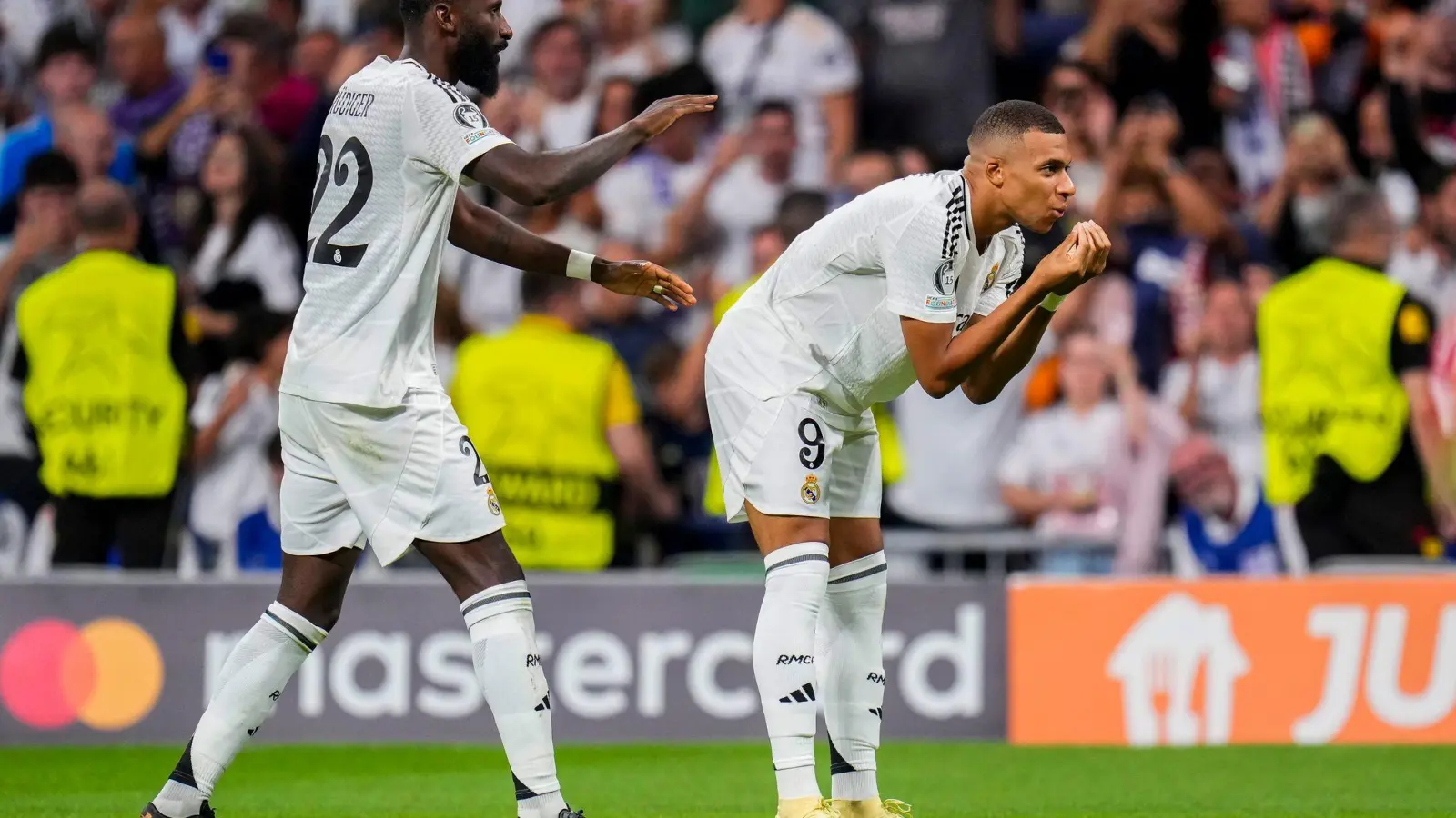 Antonio Rüdiger und Kylian Mbappé vermasselten Stuttgarts Königsklassen-Rückkehr. (Foto: Manu Fernandez/AP/dpa)