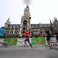 Der München-Marathon sorgt am Sonntag für Einschränkungen im Nahverkehr. (Symbolbild) (Foto: Felix Hörhager/dpa)