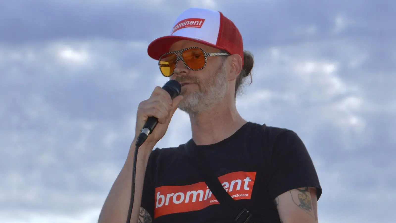 Schauspieler Andreas Leopold Schadt bei seinem Exkurs in die Comedy-Szene. (Foto: Peter Tippl)