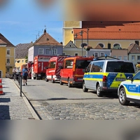 Großeinsatz für Feuerwehr und Rettungskräfte bei einem Säureunfall in Vilshofen. (Foto: --/Zema Median/dpa)