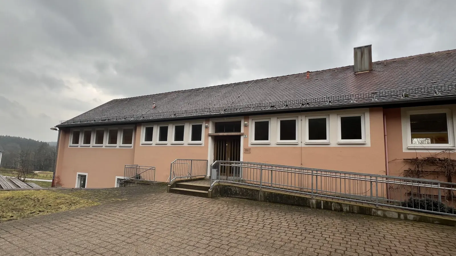 Anfang Dezember möchten die Schützen mit dem Umbau des Alten Schulhauses beginnen. Das neue Schützenheim soll auch anderen Vereinen als Veranstaltungsstätte zur Verfügung stehen. (Foto: Yvonne Neckermann)