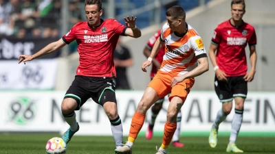 Max Besuschkow wechselt von Hannover 96 zum FC Ingolstadt. (Foto: Swen Pförtner/dpa)