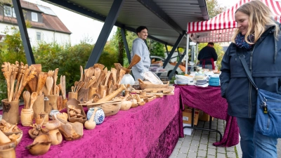 Ein breites Angebot an Waren aus Holz darf nicht fehlen. (Foto: Mirko Fryska)