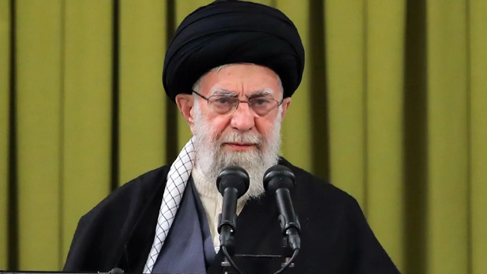 Irans Religionsführer Ajatollah Ali Chamenei. Der Iran und Saudi-Arabien wollen nach jahrelangem Konflikt ihre diplomatischen Beziehungen wiederherstellen. (Foto: Iranian Supreme Leader's Office/ZUMA Press Wire/dpa)