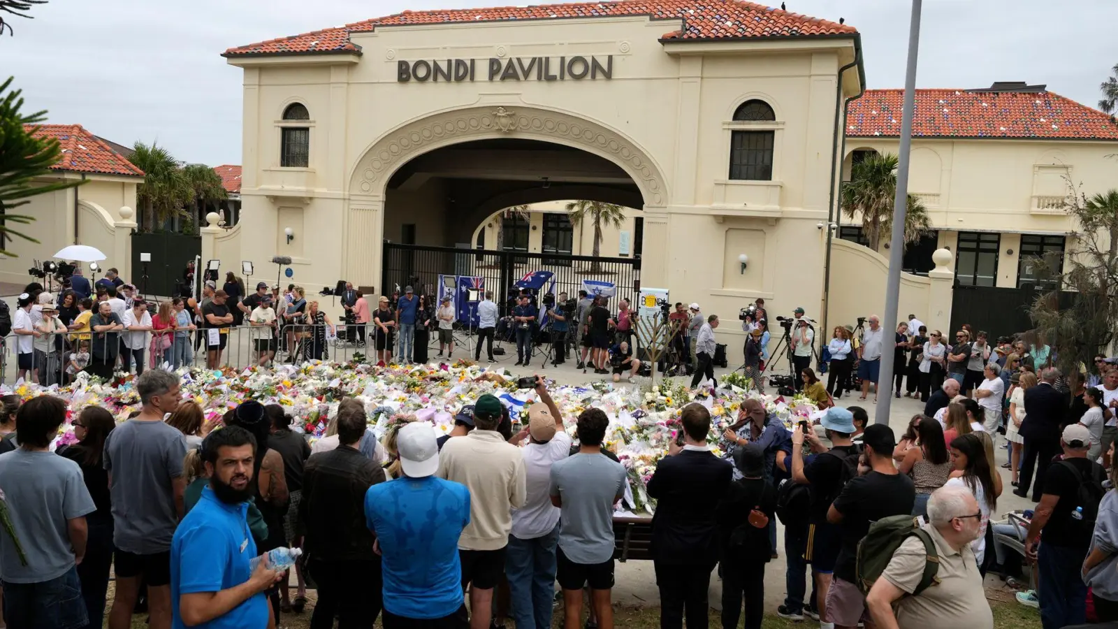 Dem Attentäter vom Bondi Beach werden 59 Tatbestände zur Last gelegt. (Foto: Mark Baker/AP/dpa)