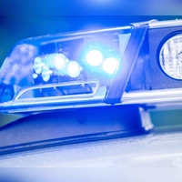 Die Polizei war am Nachmittag wegen einer möglicherweise toten Person im Tinninger Weiher alarmiert worden. (Symbolbild)  (Foto: Lino Mirgeler/dpa)