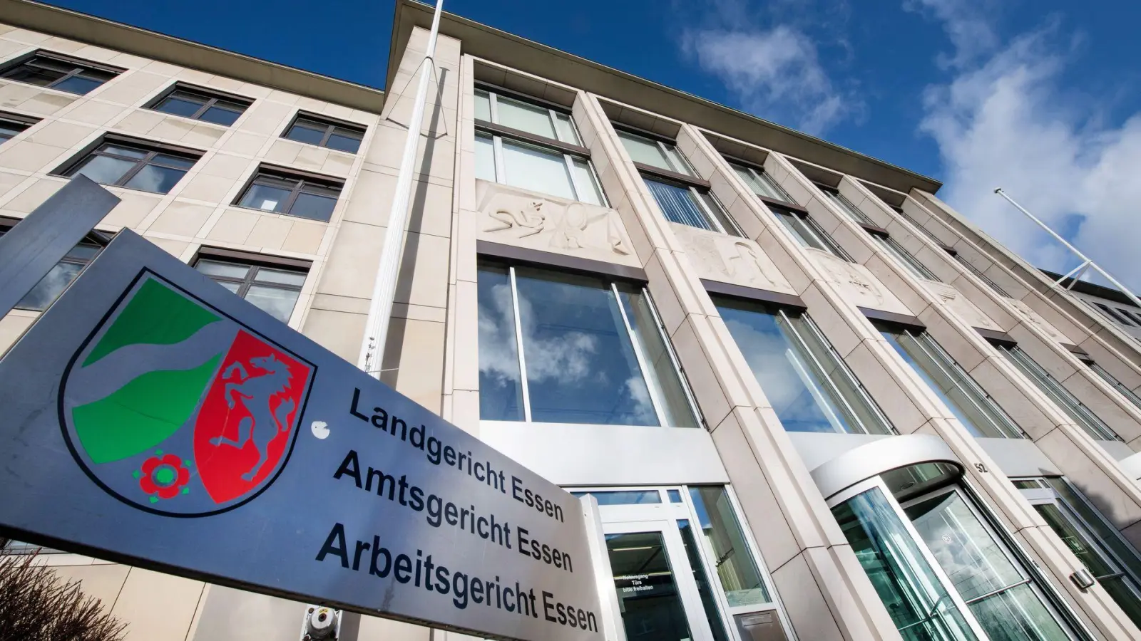 Vor dem Landgericht Essen finden die ersten Zivilprozesse um den Einbruch in die Sparkasse Gelsenkirchen über Weihnachten 2025 statt. (Archivbild) (Foto: Bernd Thissen/dpa)